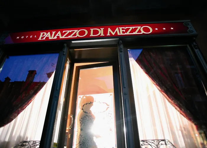  Palazzo Di Mezzo